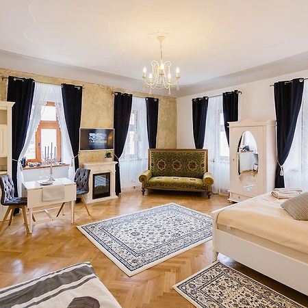 Crown Jewels Centre Sibiu Apartment ภายนอก รูปภาพ