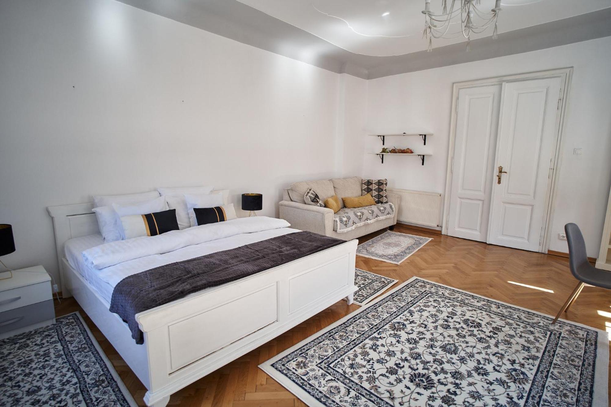 Crown Jewels Centre Sibiu Apartment ภายนอก รูปภาพ