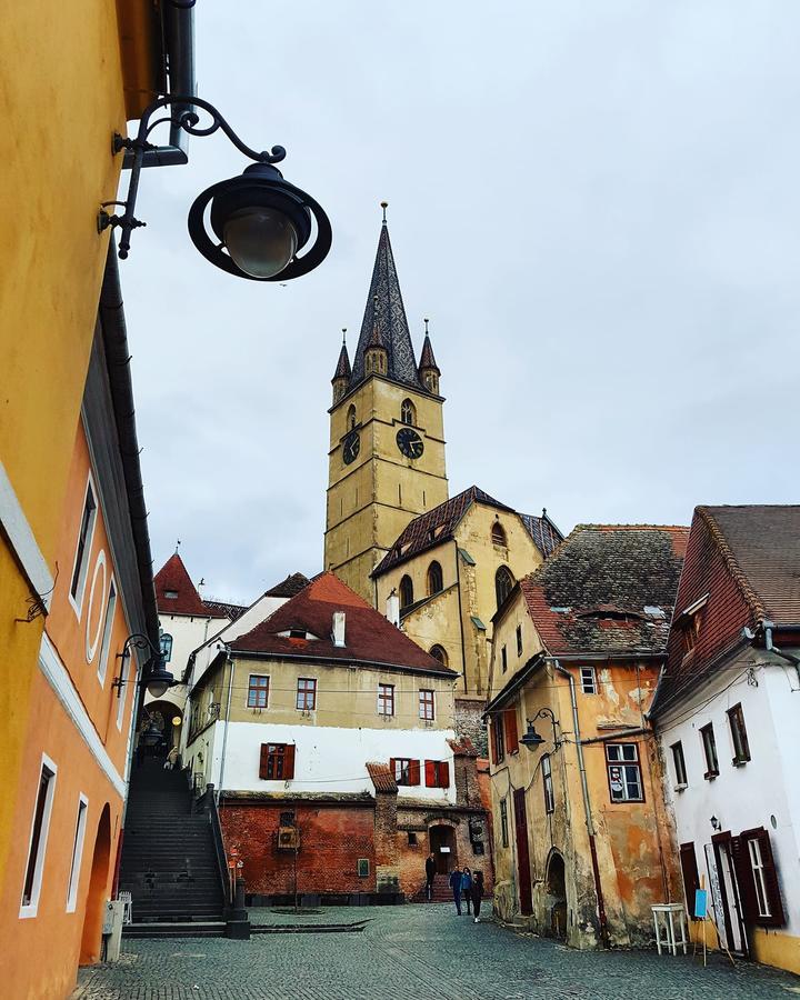 Crown Jewels Centre Sibiu Apartment ภายนอก รูปภาพ