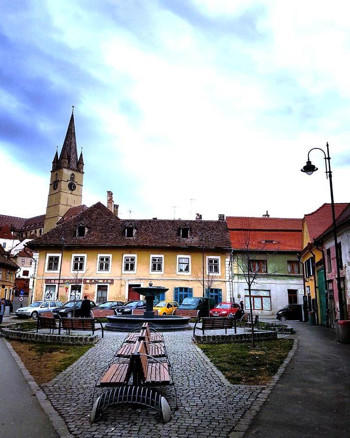 Crown Jewels Centre Sibiu Apartment ภายนอก รูปภาพ
