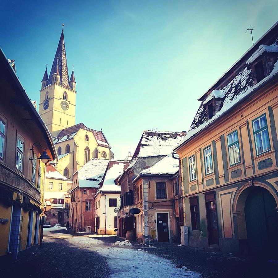 Crown Jewels Centre Sibiu Apartment ภายนอก รูปภาพ