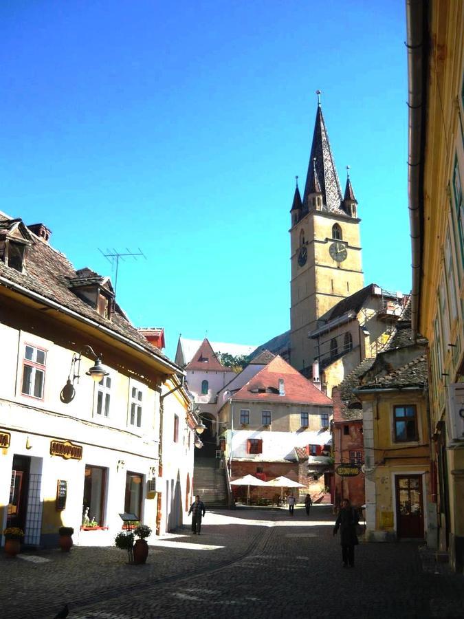 Crown Jewels Centre Sibiu Apartment ภายนอก รูปภาพ