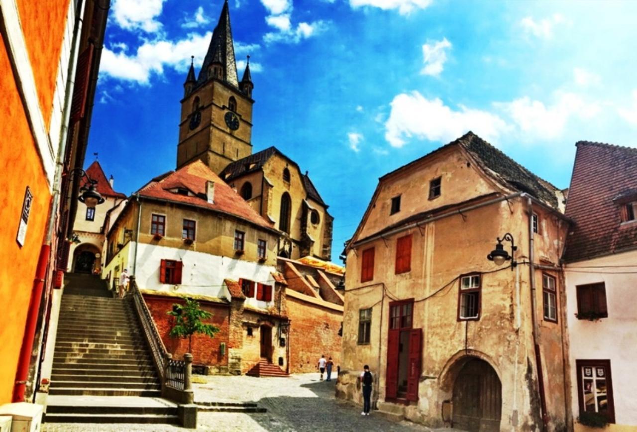 Crown Jewels Centre Sibiu Apartment ภายนอก รูปภาพ
