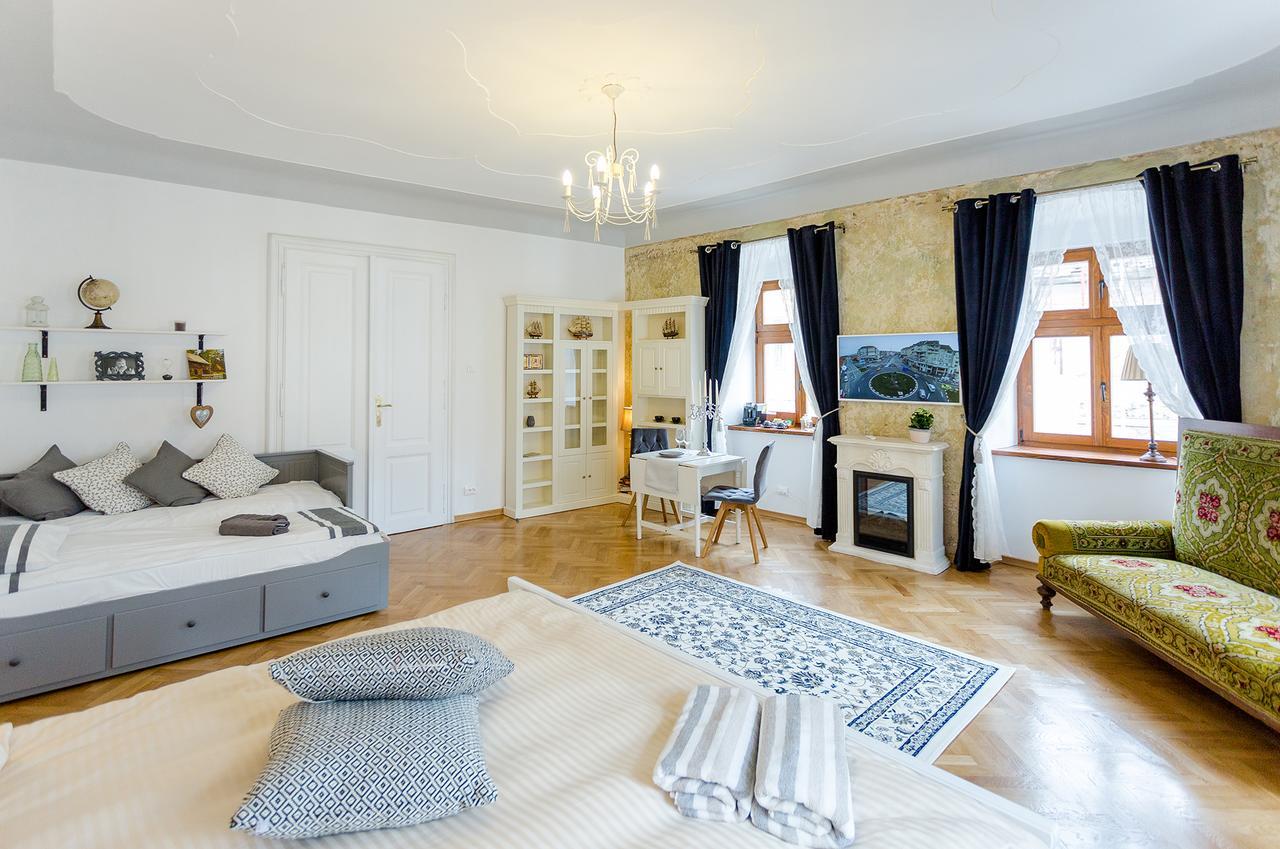 Crown Jewels Centre Sibiu Apartment ภายนอก รูปภาพ