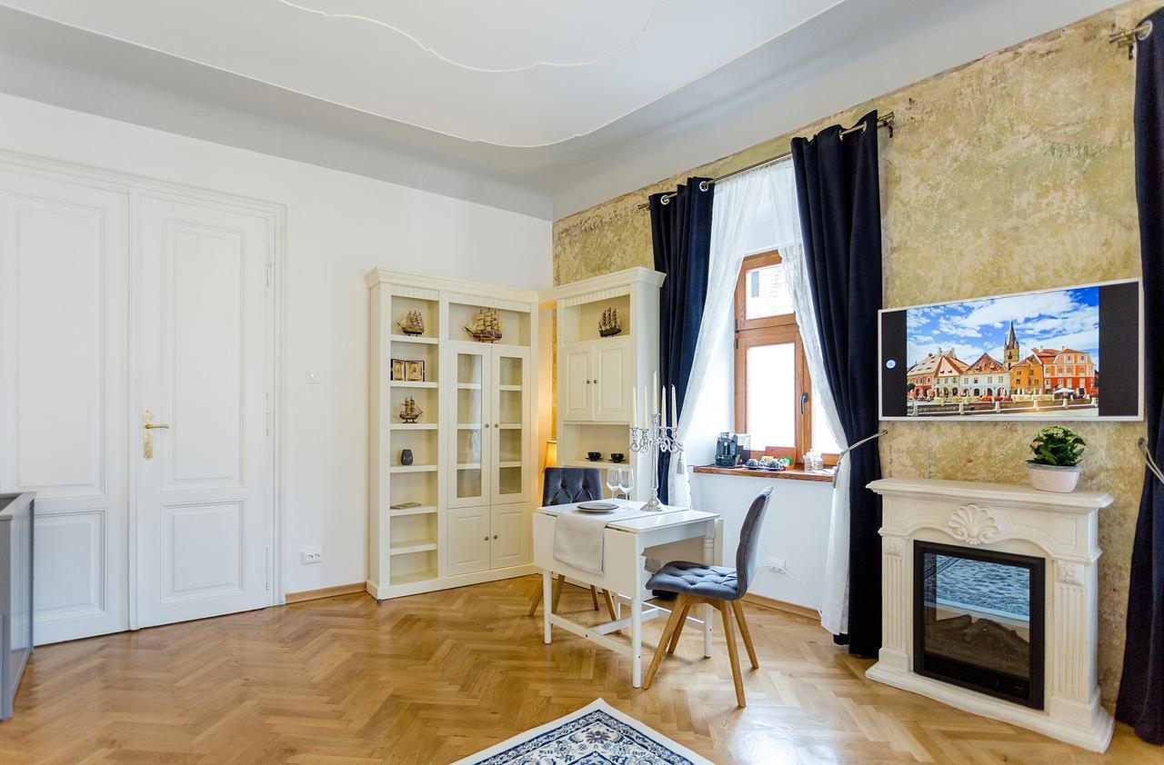Crown Jewels Centre Sibiu Apartment ภายนอก รูปภาพ