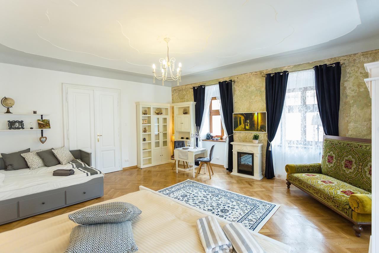 Crown Jewels Centre Sibiu Apartment ภายนอก รูปภาพ