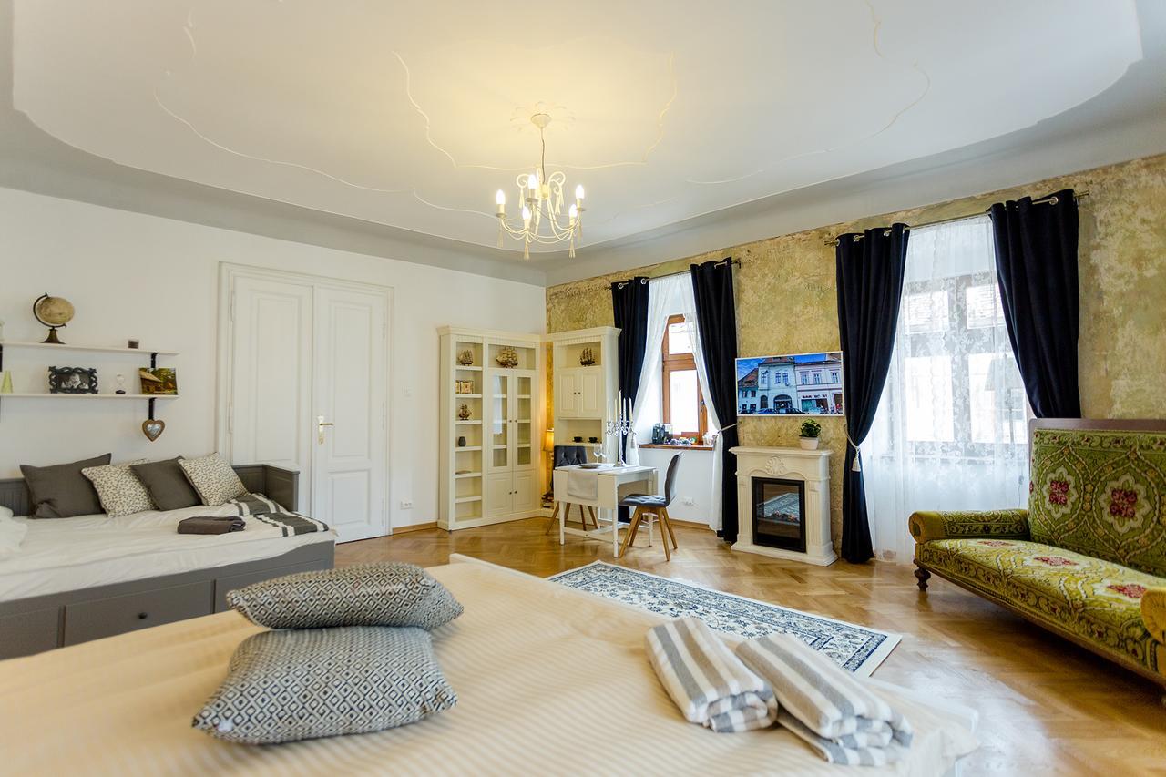 Crown Jewels Centre Sibiu Apartment ภายนอก รูปภาพ